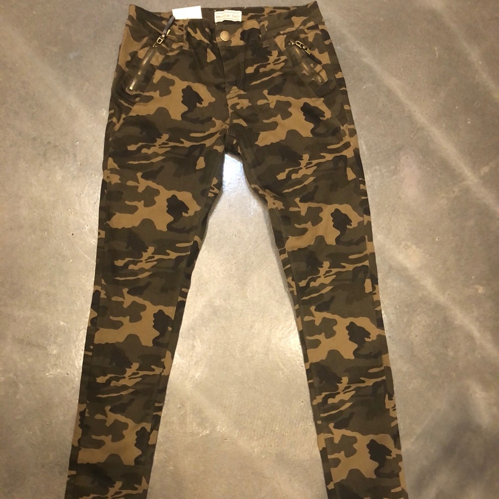 🌻OFFERS?🌻 Camo skinny jeans